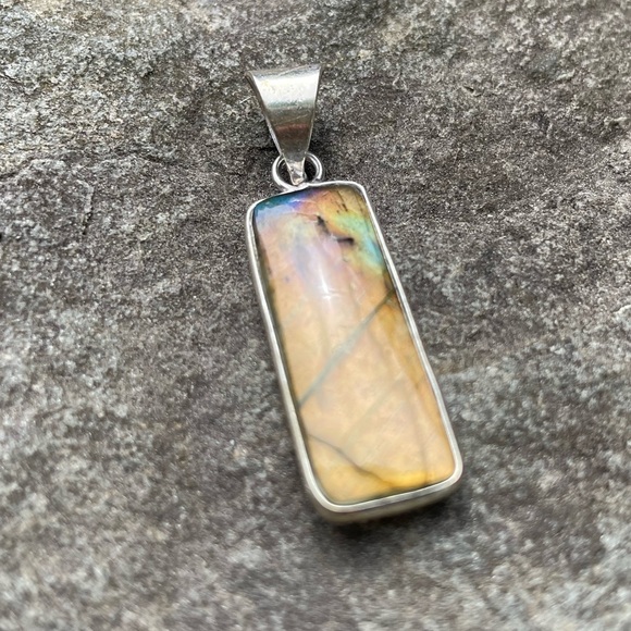 Labradorite Silver Pendant - Picture 5 of 7